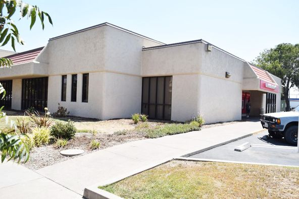 Bank of America-Hanford, CA: 180 N Redington St, Hanford, CA 93230